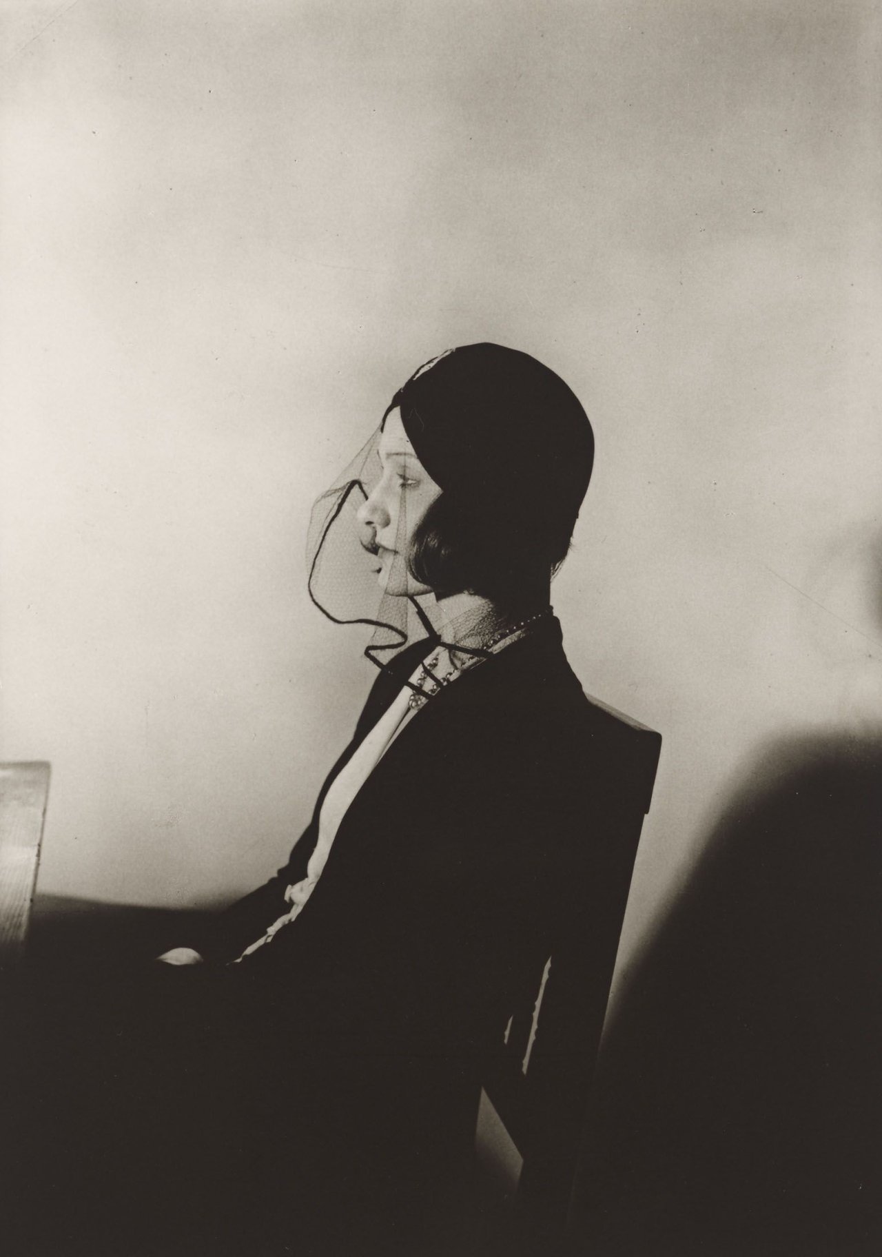 Auf diesem Bild ist das folgende Kunstwerk zu sehen:  Umbo (d.i. Otto Umbehr). Portrait Willis Bock. 1928.