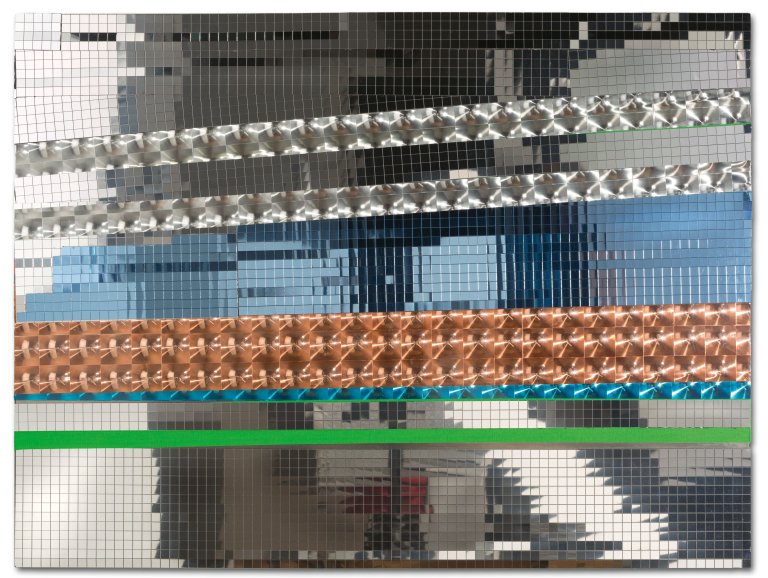 Auf diesem Bild ist das folgende Kunstwerk zu sehen: Isa Genzken. „Soziale Fassade“. 2002.