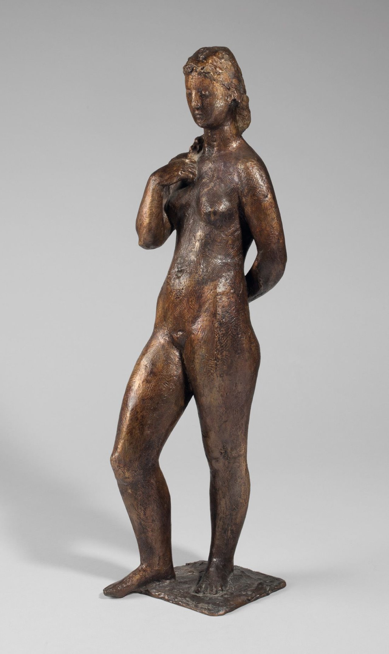 Auf diesem Bild ist das folgende Kunstwerk zu sehen: Gerhard Marcks. „Zopfhaltende“. 1938.