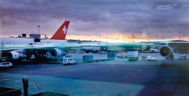 Auf diesem Bild ist das folgende Kunstwerk zu sehen: Peter Fischli und David Weiss. Airport Zürich. 2000.