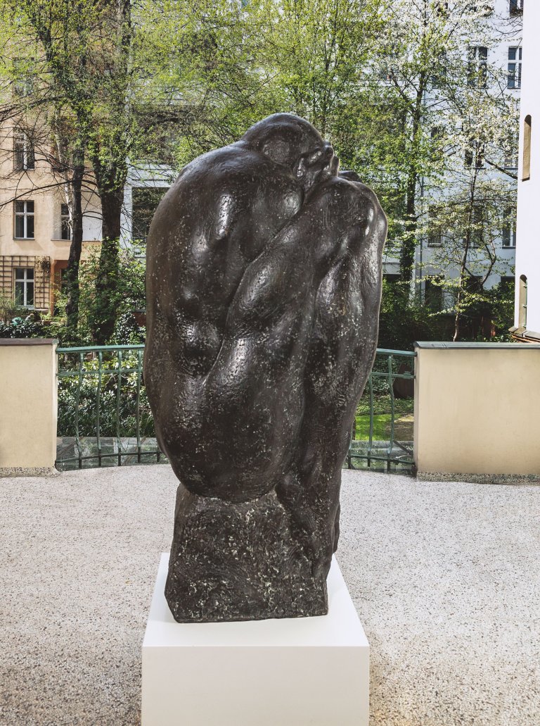Auf diesem Bild ist das folgende Kunstwerk zu sehen: Wieland Förster. „Großer trauernder Mann“. 1979-1983.