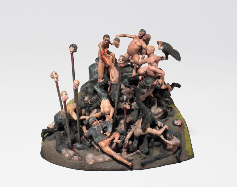 Auf diesem Bild ist das folgende Kunstwerk zu sehen: Jake und Dinos Chapman. „My Grandma went to see hell and all I got was this lousy souvenir“. 2004.