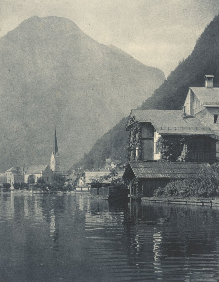 Auf diesem Bild ist das folgende Kunstwerk zu sehen: Drahomir Joseph Růžička. „Hallstadt [Hallstatt] on the Lake, Austria“. 1936.