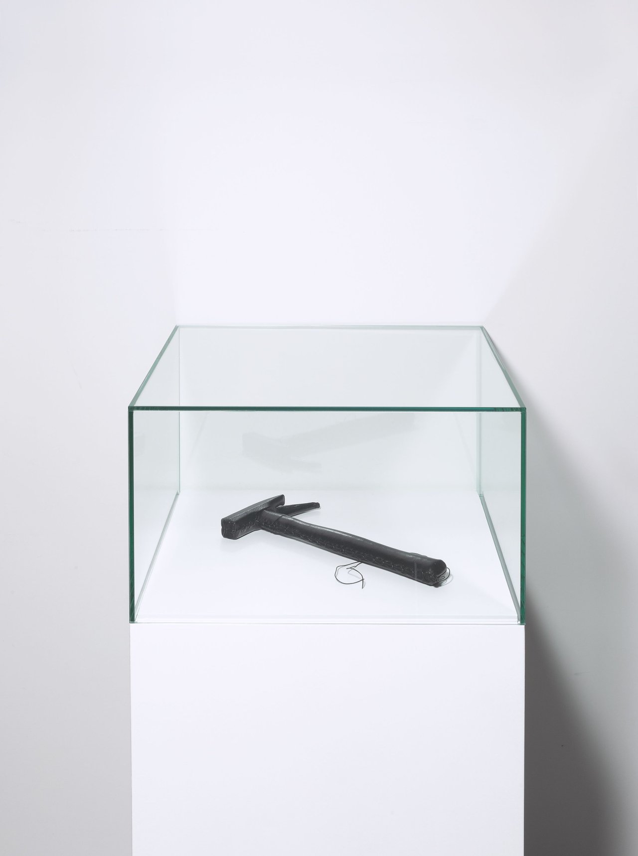 Catalog image of „Leather Tool (claw hammer)“. 2009