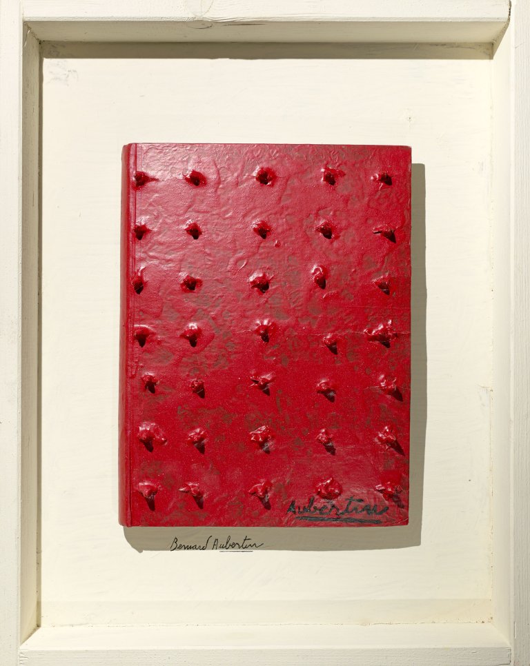 Auf diesem Bild ist das folgende Kunstwerk zu sehen: Bernard Aubertin. Strukturobjekt.
