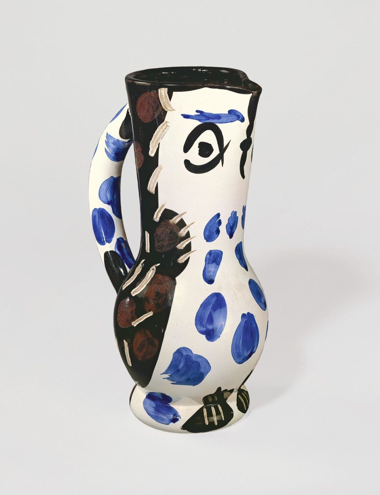 Auf diesem Bild ist das folgende Kunstwerk zu sehen: Pablo Picasso. „Small owl jug“. 1955.