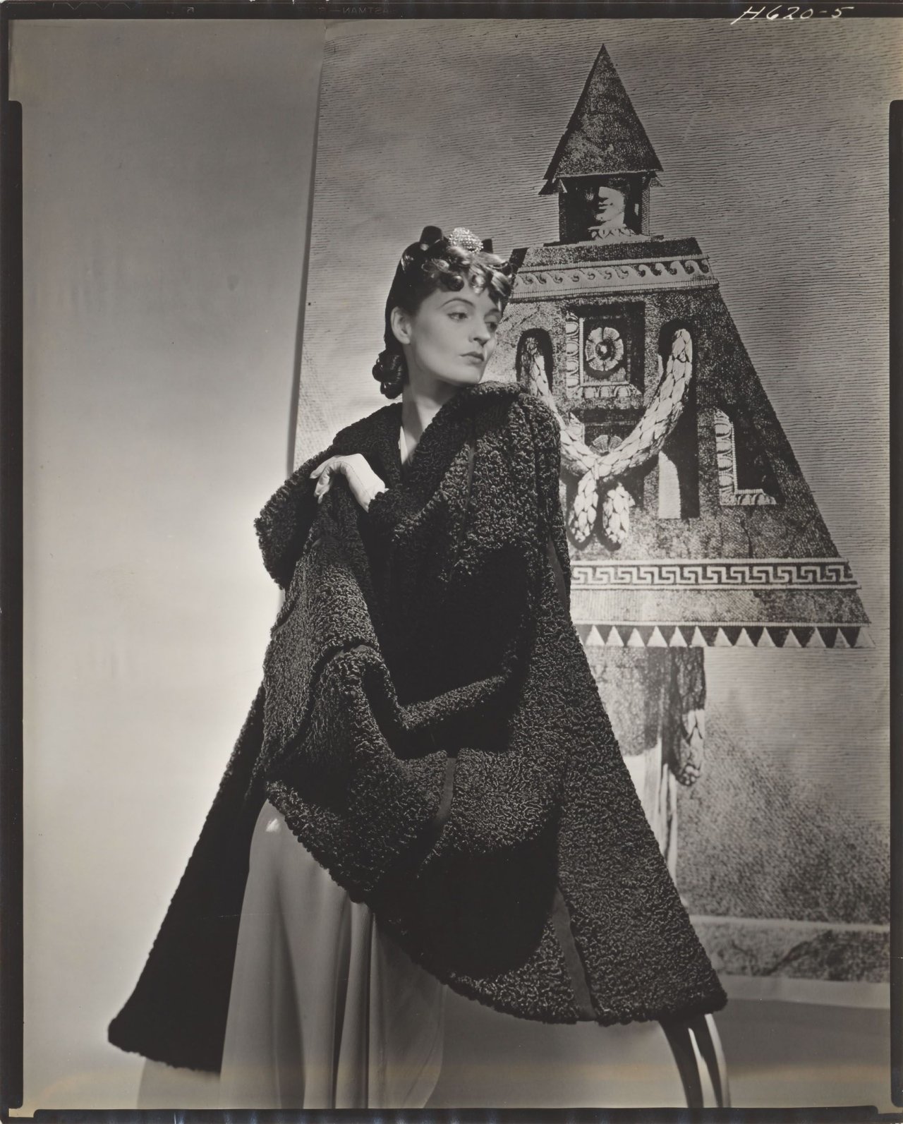 This picture shows the following artwork: Horst P. Horst (i.e. Horst Paul Albert Bohrmann). Mrs. Hall, New York. Fashion photograph for Vogue. 1939.