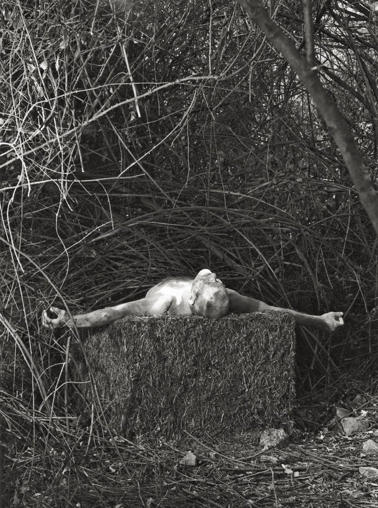 Auf diesem Bild ist das folgende Kunstwerk zu sehen: Dieter Appelt. Ohne Titel, aus der Serie „Erinnerungsspur“. 1978.