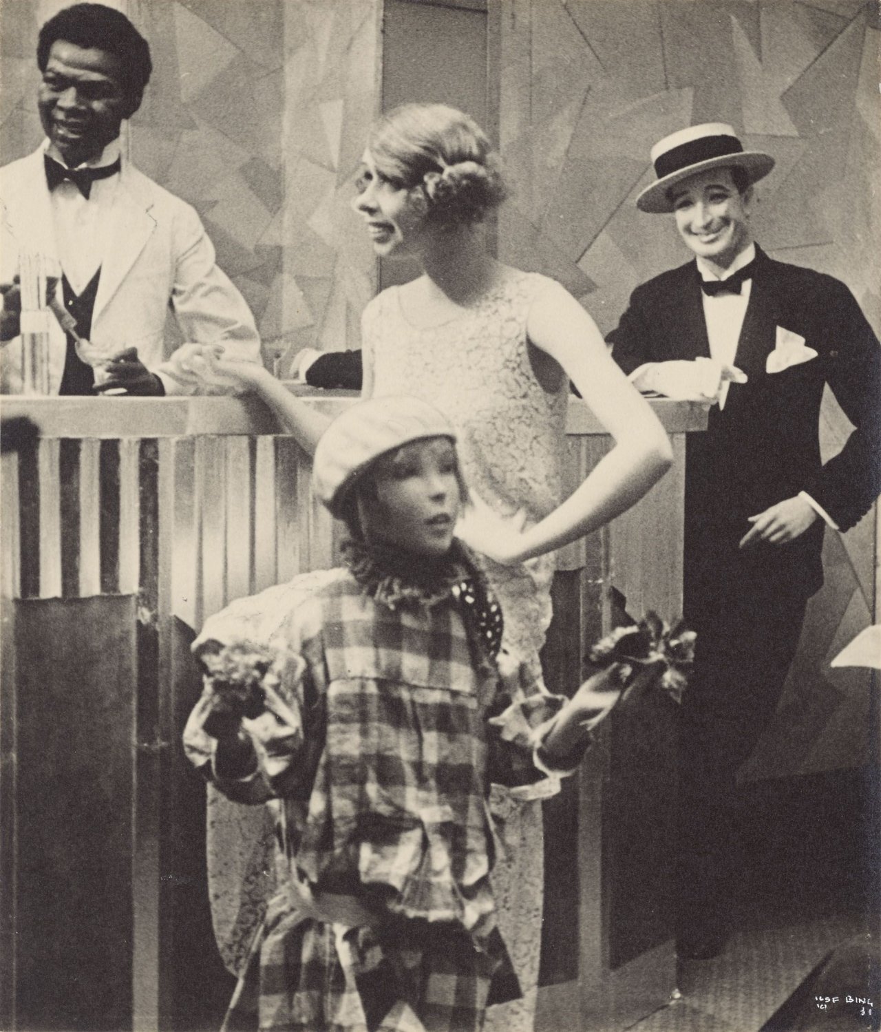 Auf diesem Bild ist das folgende Kunstwerk zu sehen: Ilse Bing. Musée de cire Grévin, Paris. 1931.