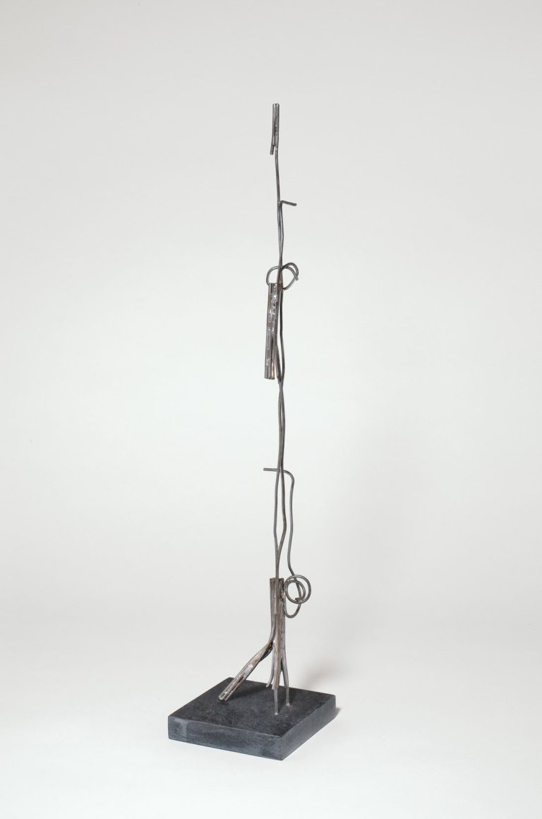 Auf diesem Bild ist das folgende Kunstwerk zu sehen: Brigitte und Martin Matschinsky-Denninghoff. Figurine 2. 1994.