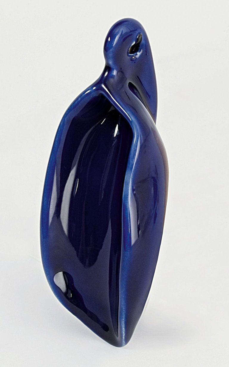 Auf diesem Bild ist das folgende Kunstwerk zu sehen: Thomas Schütte. „Blaue Frucht (gegen Furcht)“. 1993.
