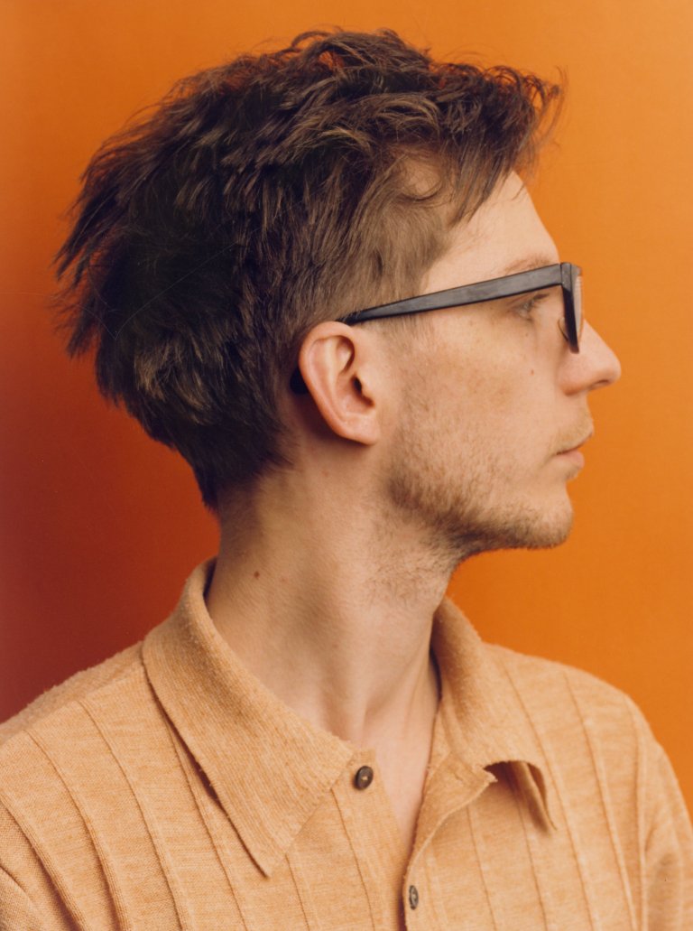 Auf diesem Bild ist das folgende Kunstwerk zu sehen: Thomas Ruff. Porträts. 1983–85 / 1998.