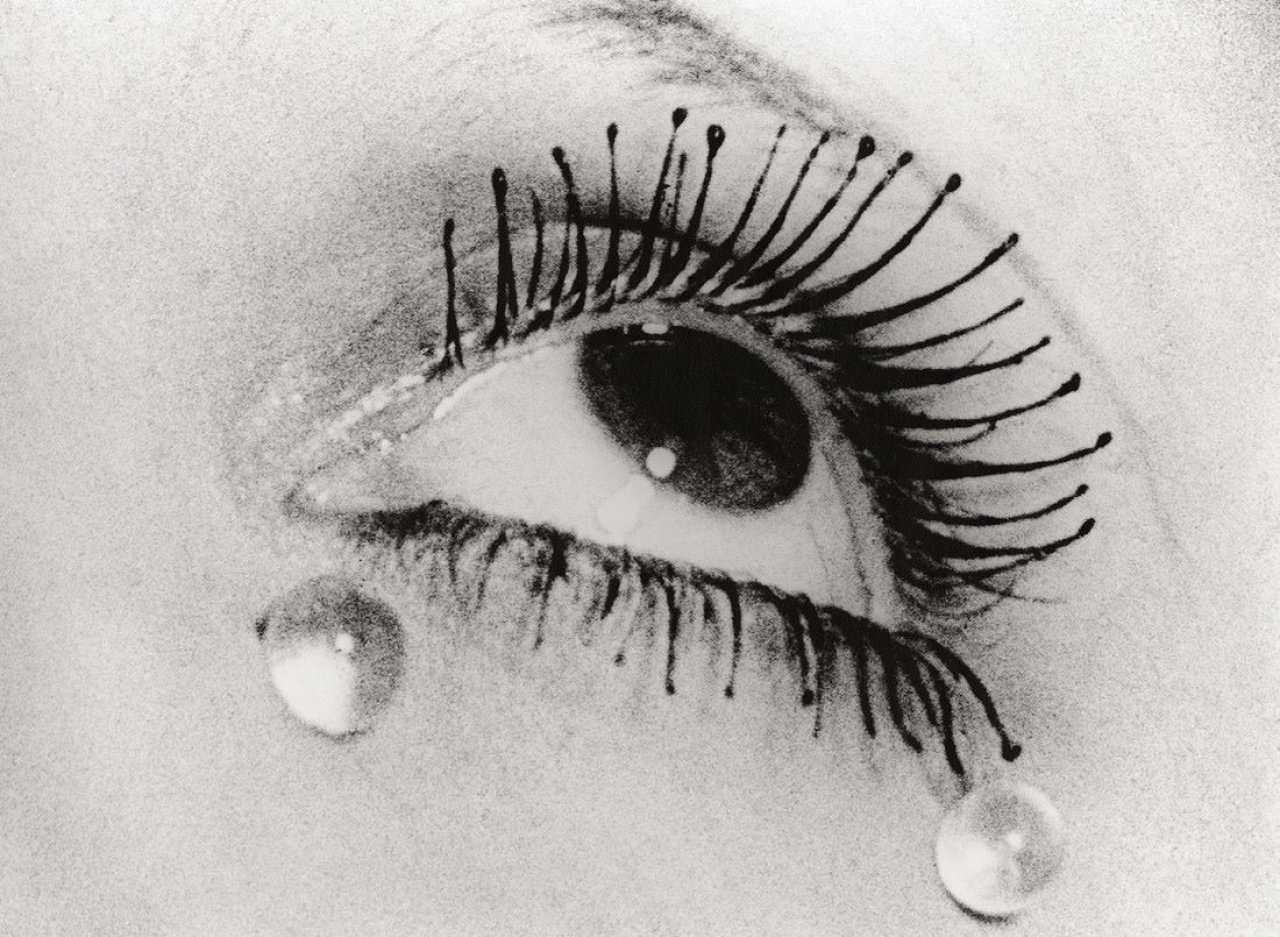 Auf diesem Bild ist das folgende Kunstwerk zu sehen:  Man Ray. Les Larmes. 1930–1932.
