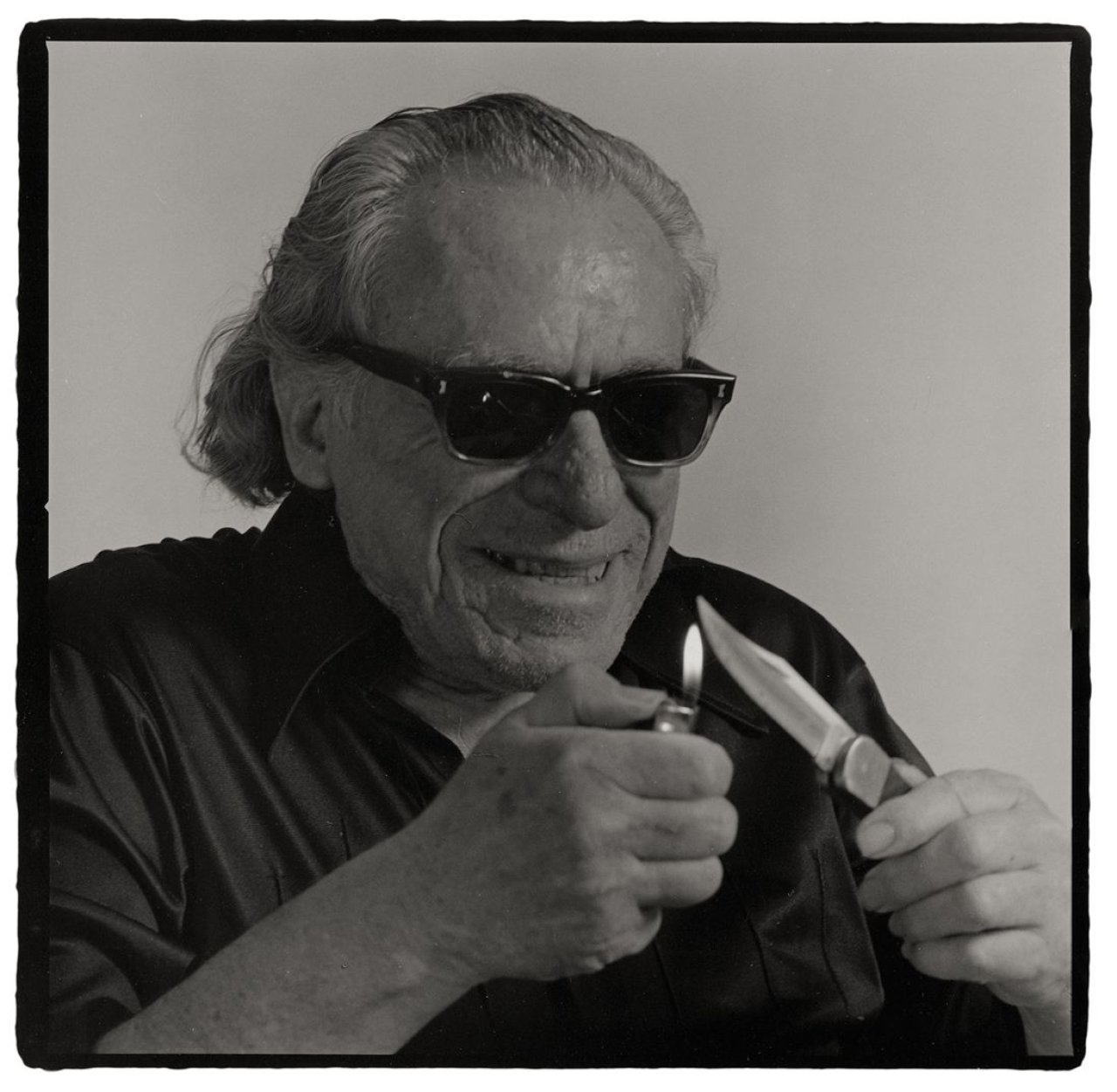 Auf diesem Bild ist das folgende Kunstwerk zu sehen: Abe Frajndlich. „CHARLES BUKOWSKI - Only Bad Boys Play with Fire“. 1985.