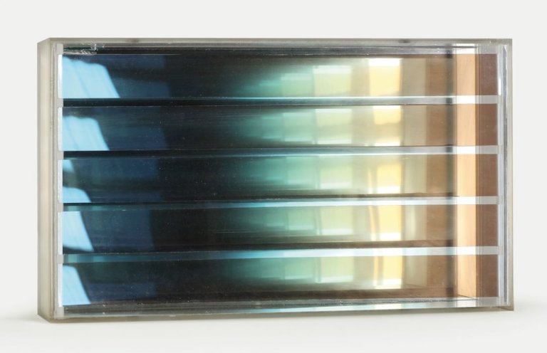 Auf diesem Bild ist das folgende Kunstwerk zu sehen: Adolf Luther. „Licht und Materie“. 1972.