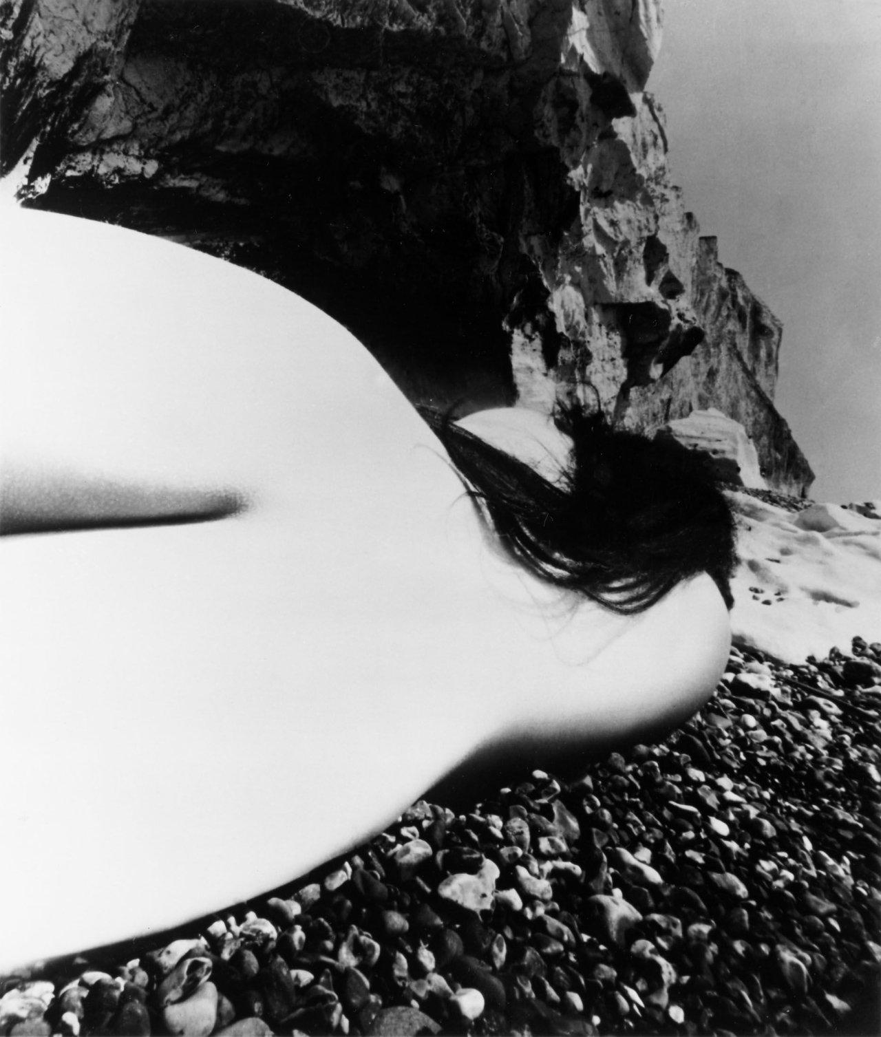 Auf diesem Bild ist das folgende Kunstwerk zu sehen: Bill Brandt. Nude, East Sussex. 1953.