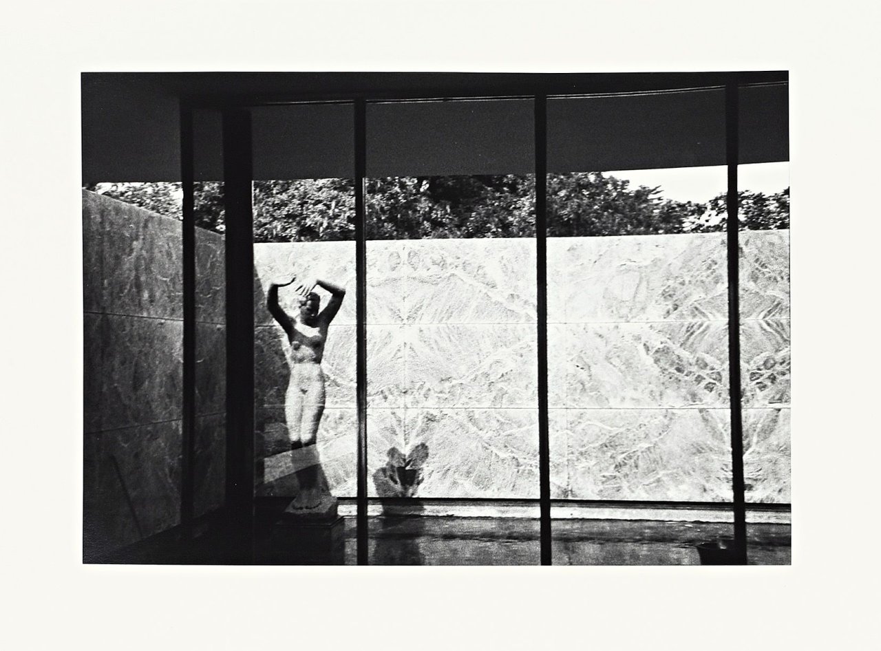 Auf diesem Bild ist das folgende Kunstwerk zu sehen: Günther Förg. Barcelona Pavillon. 1989.
