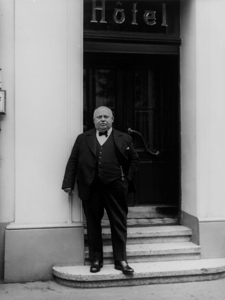 This picture shows the following artwork: August Sander. Hotelier, Köln-Lindenthal. Circa 1931.