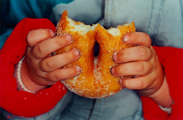 Auf diesem Bild ist das folgende Kunstwerk zu sehen: Martin Parr. New British, aus der Serie „Common Sense“. 1995 –1999.
