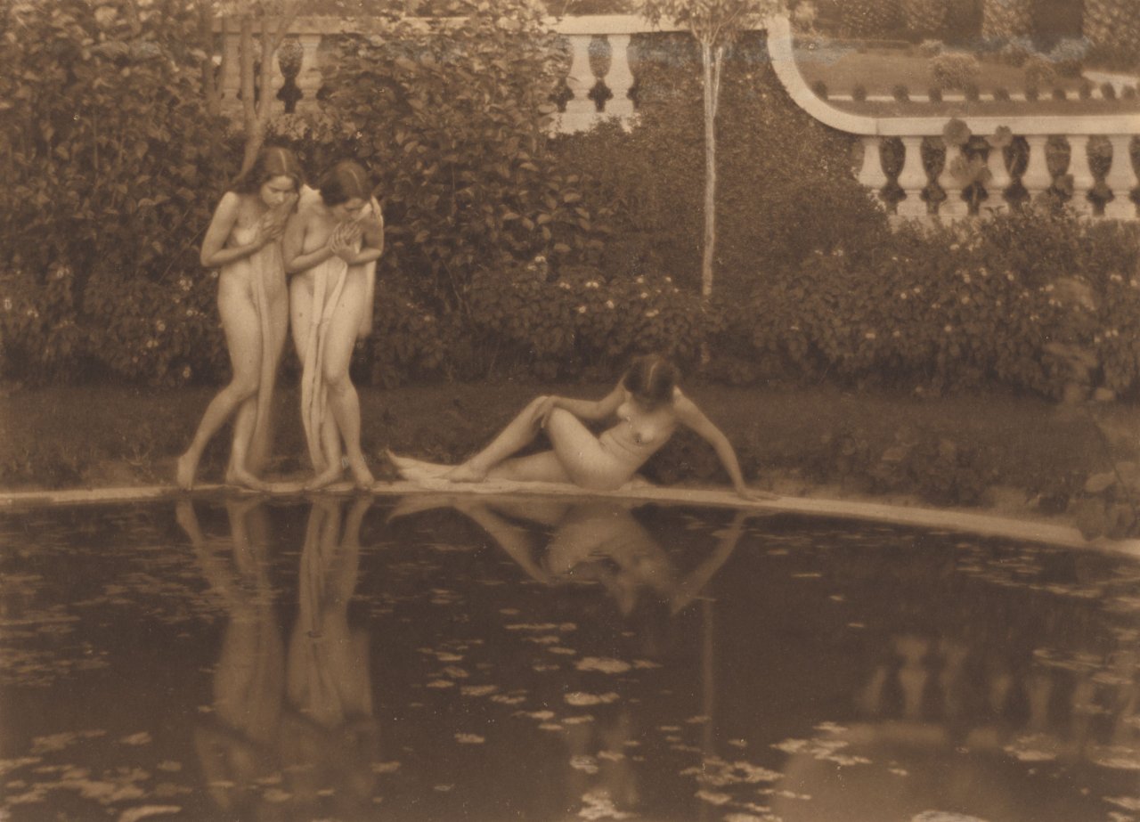 Auf diesem Bild ist das folgende Kunstwerk zu sehen: Edward Weston & Margrethe Mather. „The Marion Morgan Dancers“. 1920.