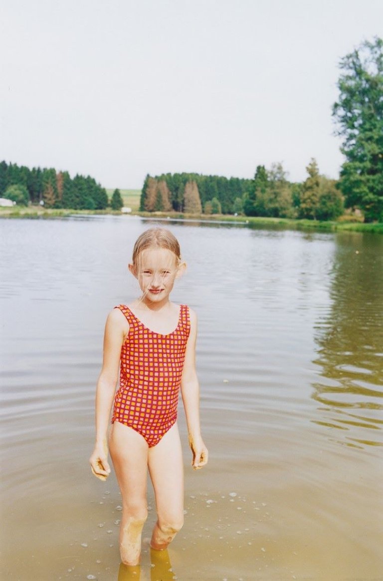 Auf diesem Bild ist das folgende Kunstwerk zu sehen: Jitka Hanzlová. Ohne Titel, aus der Serie „Vielsalm“. 1999.