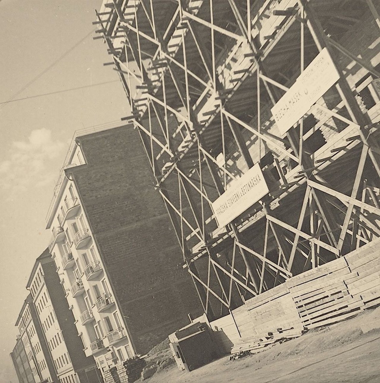 Auf diesem Bild ist das folgende Kunstwerk zu sehen: Josef Voříšek. Ohne Titel (Architektur). 1940er –1950er Jahre.