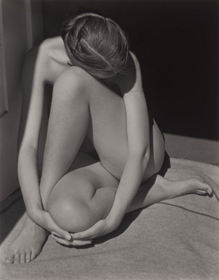 Auf diesem Bild ist das folgende Kunstwerk zu sehen: Edward Weston. Nude (Charis in Doorway, Santa Monica). 1936.