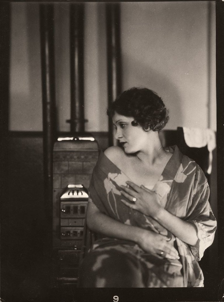 Auf diesem Bild ist das folgende Kunstwerk zu sehen: Emil Orlik. Marlene Dietrich. Um 1923.