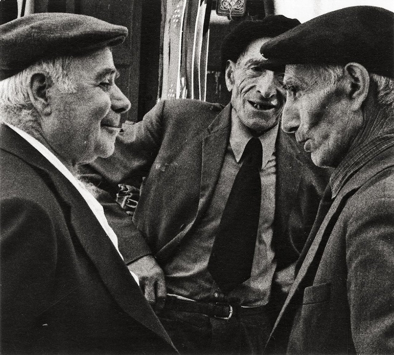 Auf diesem Bild ist das folgende Kunstwerk zu sehen: Leonard Freed. „Sicily - Italy“. 1974.