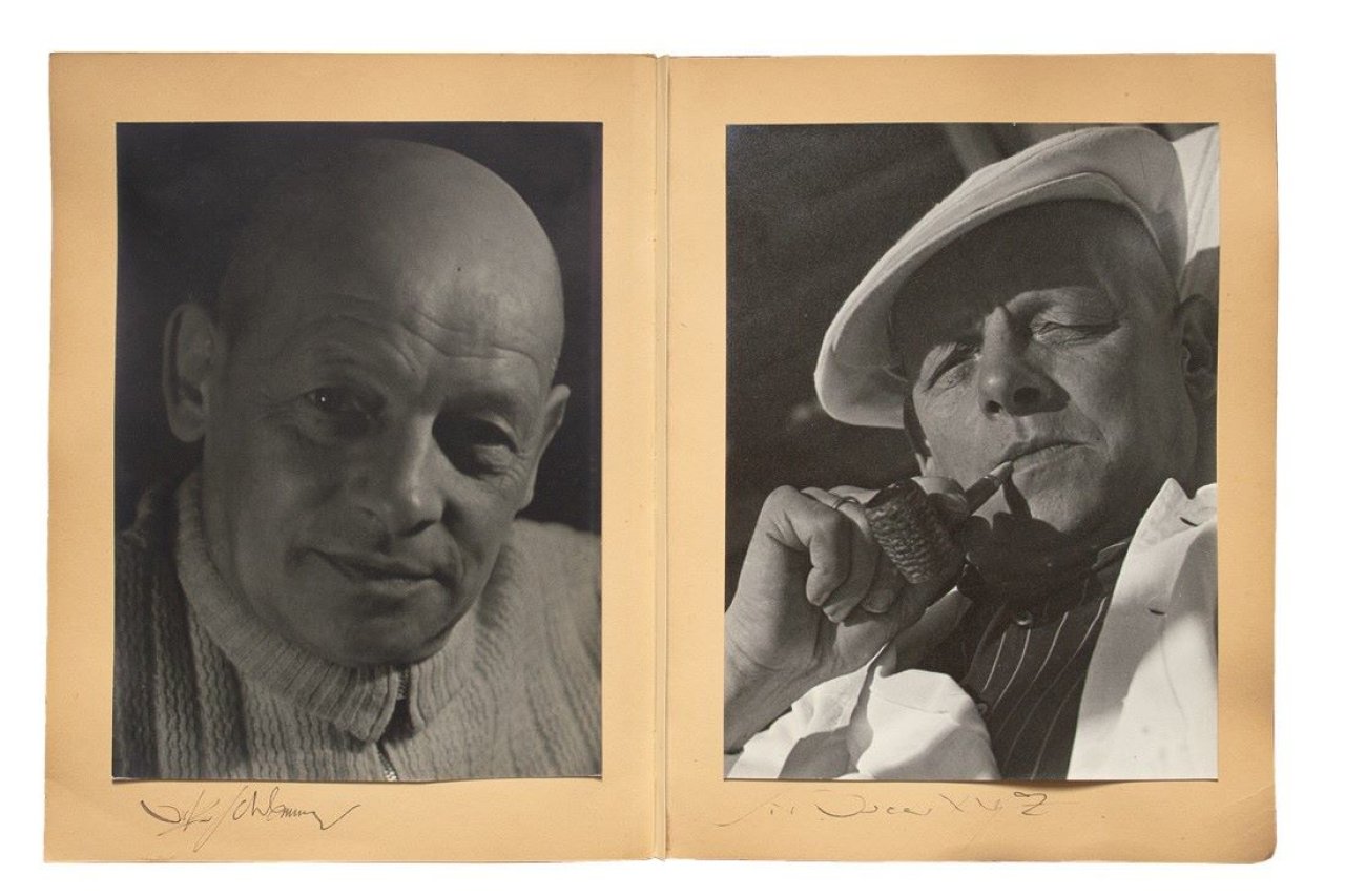 Auf diesem Bild ist das folgende Kunstwerk zu sehen: Oskar Schlemmer / Photographien Kurt Bryner. Zwei Alben mit Photographien der Familie Schlemmer und Freunden. Um 1937–1940.