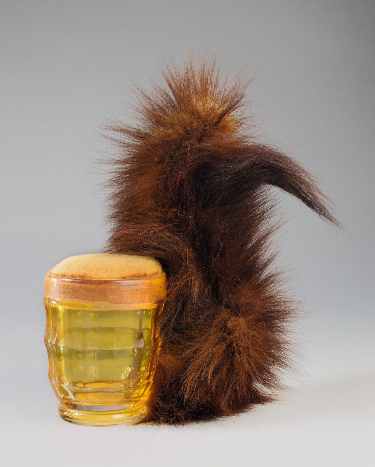 This picture shows the following artwork: Meret Oppenheim. „Eichhörnchen (L’Ecureuil). 1969.