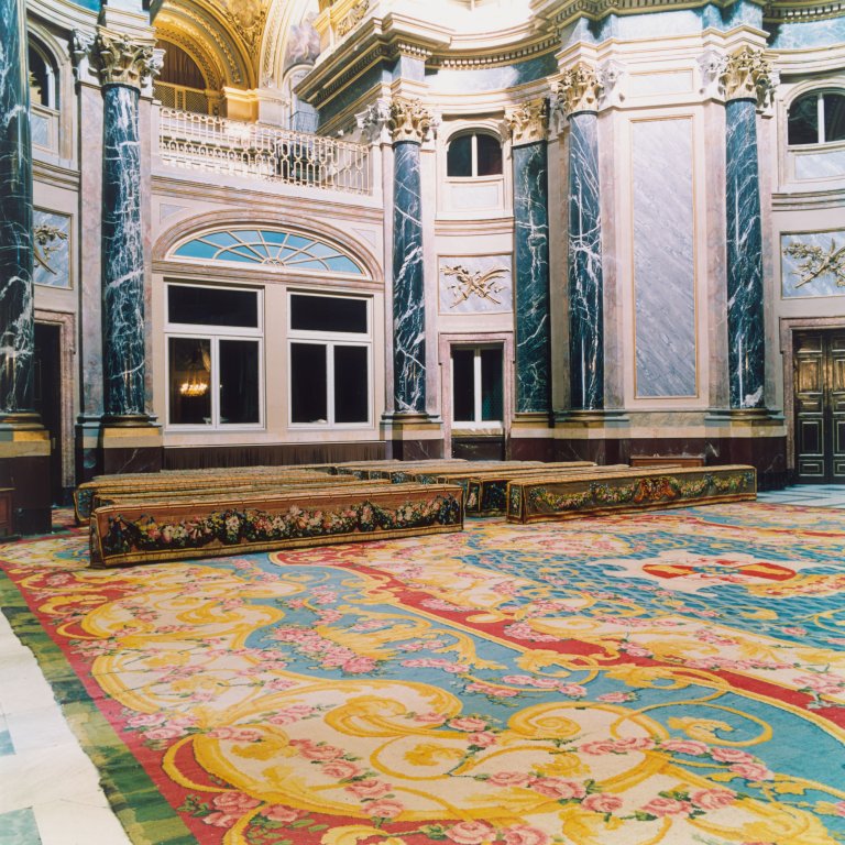 Auf diesem Bild ist das folgende Kunstwerk zu sehen:  Mappenwerk. Photobox 01. 1993–2001.