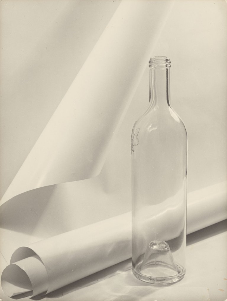 Auf diesem Bild ist das folgende Kunstwerk zu sehen: Emmanuel Sougez (d.i. Louis-Victor-Emmanuel Sougez). „Blanco“. 1947.