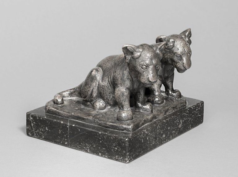 This picture shows the following artwork: August Gaul. ”Zwei kleine Löwen”. 1898.