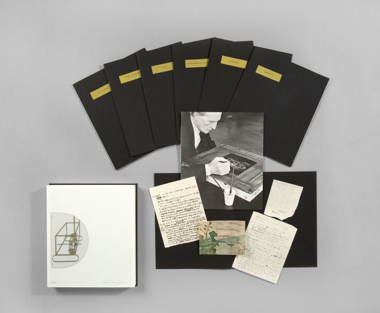 This picture shows the following artwork: Marcel Duchamp. „Cover for „A l'Infinitif““ (The White Box)“. 1967.