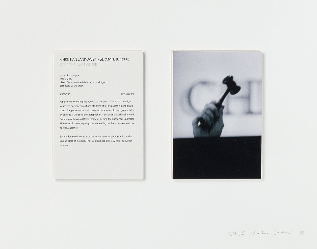 Auf diesem Bild ist das folgende Kunstwerk zu sehen: Christian Jankowski. „Strip the Auctioneer“. 2009.