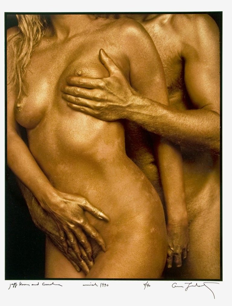 Auf diesem Bild ist das folgende Kunstwerk zu sehen: Annie Leibovitz. „Jeff Koons and Cicciolina“.. 1990.