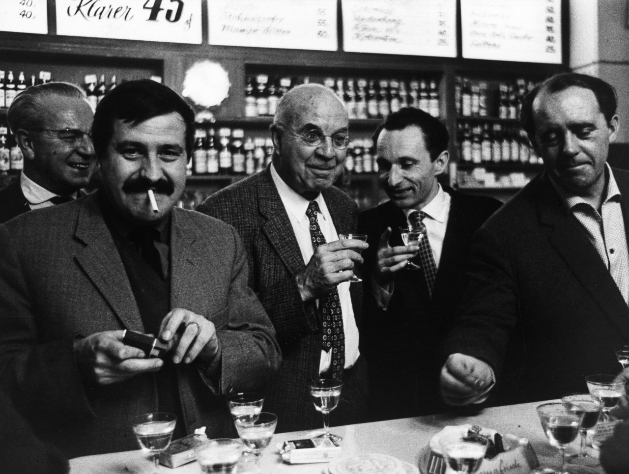 This picture shows the following artwork: Max Jacoby. ‘Nachlese', Fritz Baumgart, Günter Grass, John Dos Passos, Walter Höllerer and Heinrich Böll in Berlin. 1963.