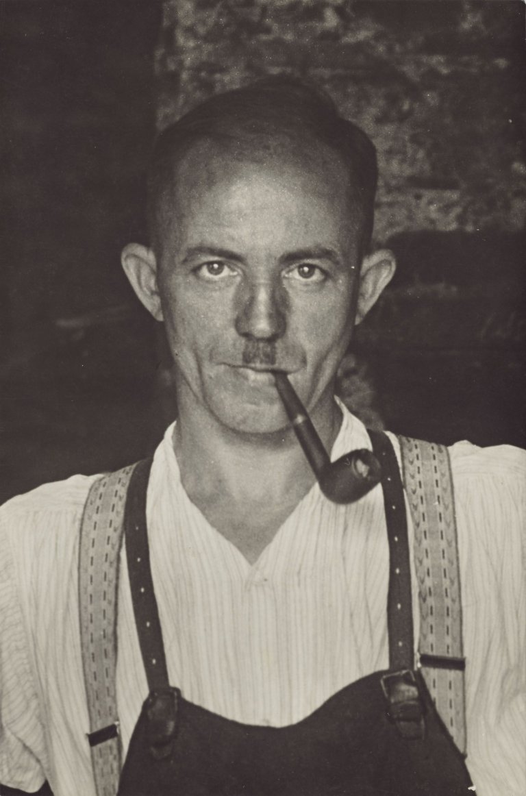 This picture shows the following artwork: August Sander. Blacksmith / Farmer from the Rheinhöhen (Aegidienberg). Circa 1925–1926 / before 1934.