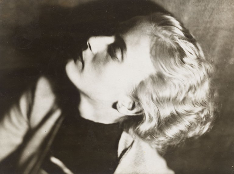 Auf diesem Bild ist das folgende Kunstwerk zu sehen: Germaine Krull. Wanda Hubell. 1931.