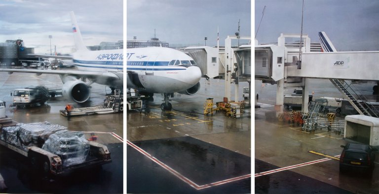 Auf diesem Bild ist das folgende Kunstwerk zu sehen: Peter Fischli und David Weiss. Ohne Titel (Airport Paris). 2008.