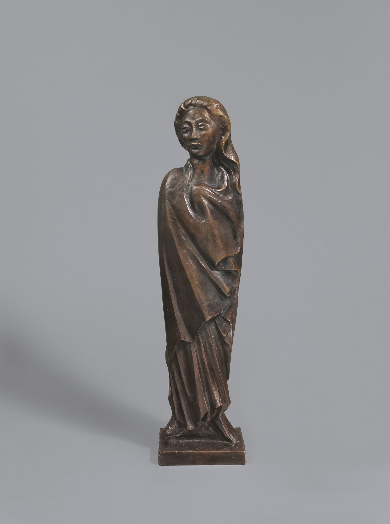 Auf diesem Bild ist das folgende Kunstwerk zu sehen: Ernst Barlach. „Frau im Wind“. Um 1931.