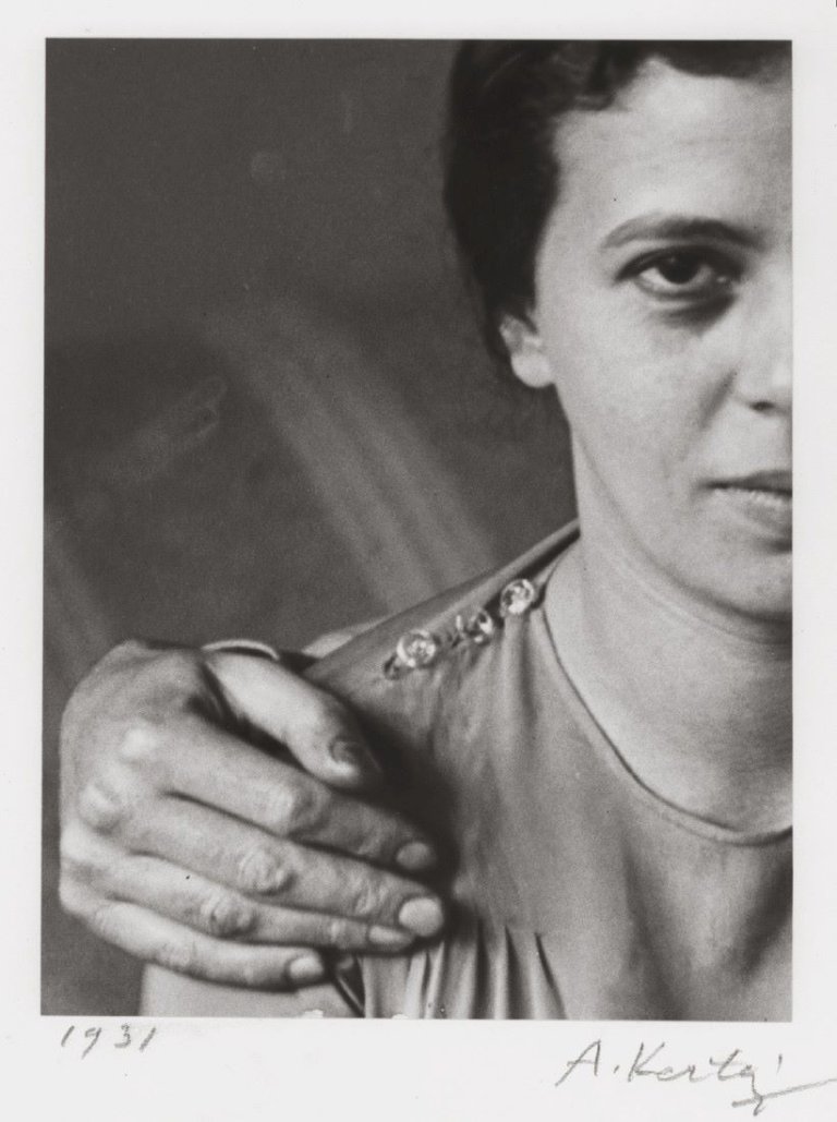 Auf diesem Bild ist das folgende Kunstwerk zu sehen: André  Kertész. Elisabeth and I.  1931.