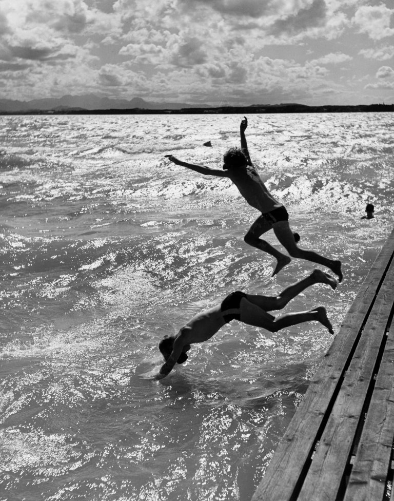 Auf diesem Bild ist das folgende Kunstwerk zu sehen: Peter Keetman. Chiemsee. 1956.