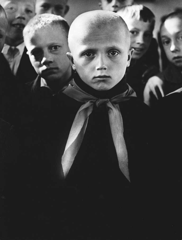 Auf diesem Bild ist das folgende Kunstwerk zu sehen: Antanas Sutkus. Pioneer, Ignalina. 1964.