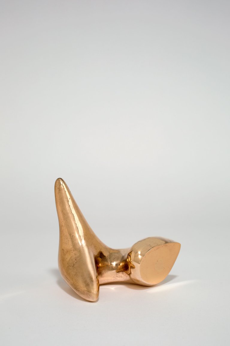 Auf diesem Bild ist das folgende Kunstwerk zu sehen: Hans (Jean) Arp. „Homme vu par une fleur“. 1958.