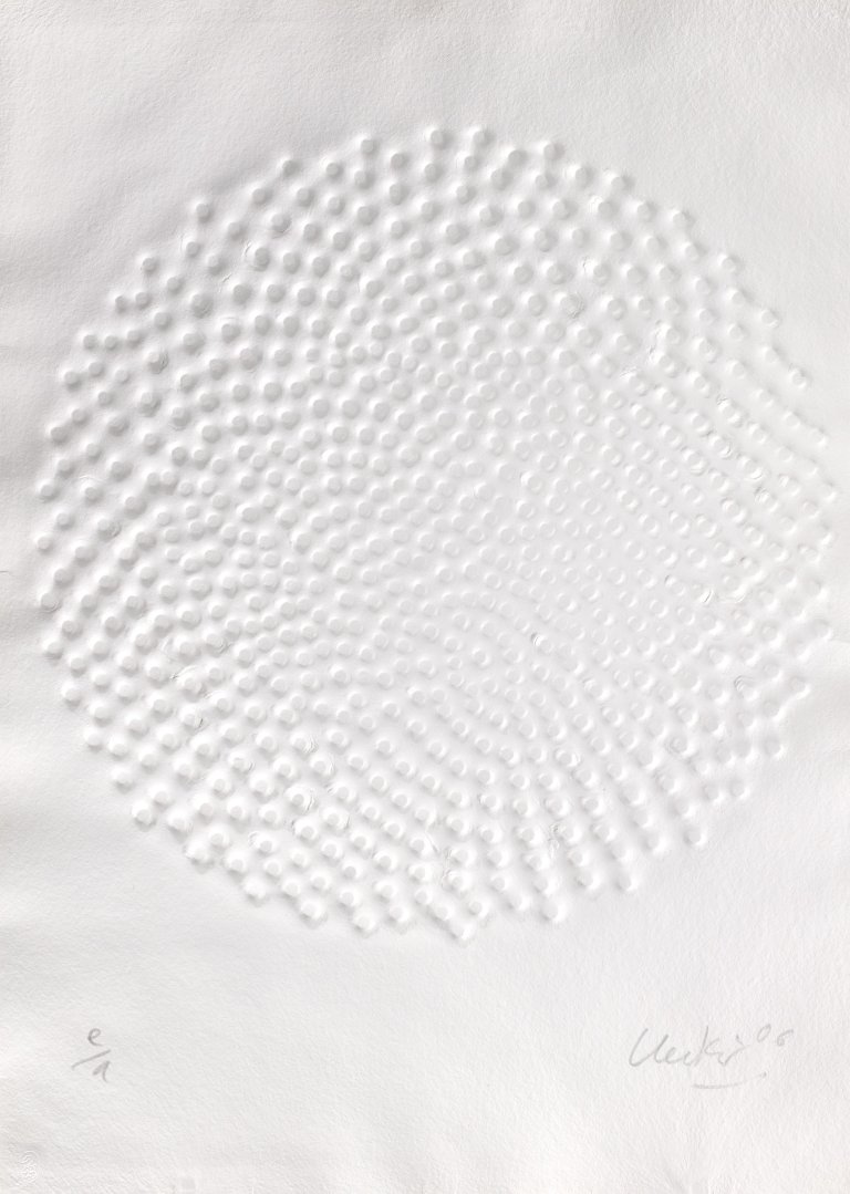 Auf diesem Bild ist das folgende Kunstwerk zu sehen: Günther Uecker. Ohne Titel. 2006.