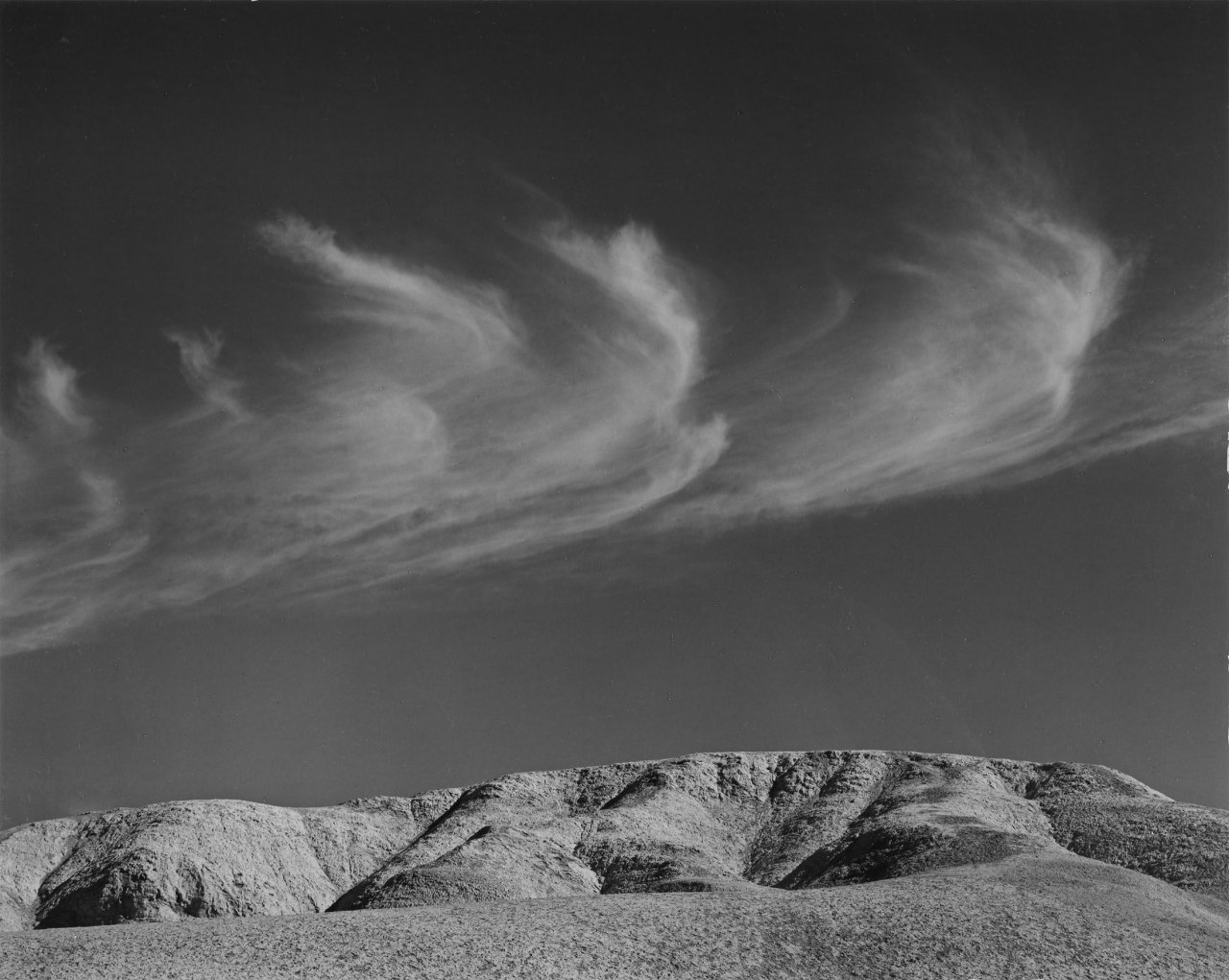 Auf diesem Bild ist das folgende Kunstwerk zu sehen: Edward Weston. Cloud, Death Valley. 1938.