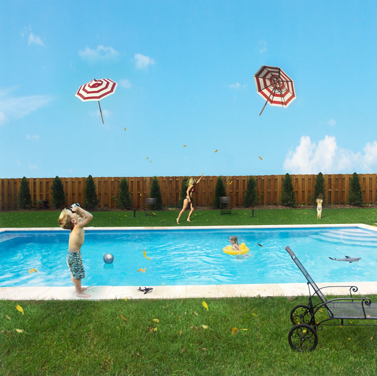 Auf diesem Bild ist das folgende Kunstwerk zu sehen: Julie Blackmon. „Flying Umbrellas“. 2007.
