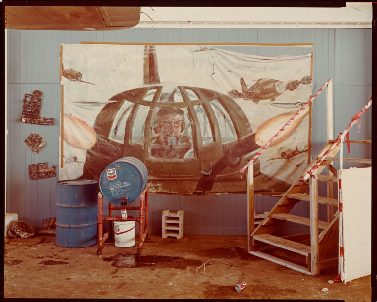 Auf diesem Bild ist das folgende Kunstwerk zu sehen: Stephen Shore. Ohne Titel. Vermutlich 1970er Jahre.